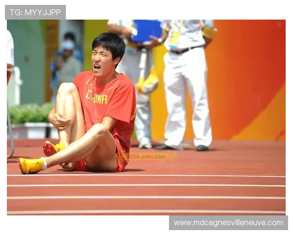 刘翔当年退赛那会儿，谁还记得他脚上缠的绷带比代言合同还厚？